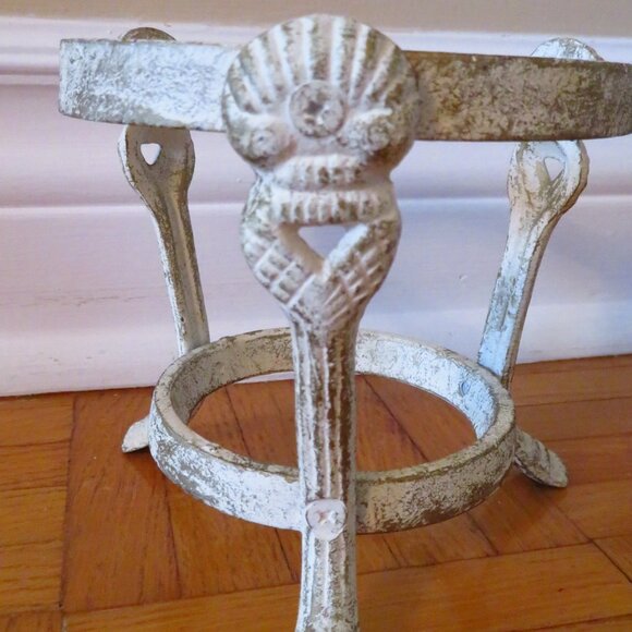 Vintage Cast Iron White Gold Plant Stand Candle Holder Seashell - Picture 2 of 7